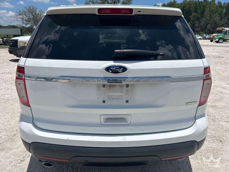 2014-ford-explorer-image-24