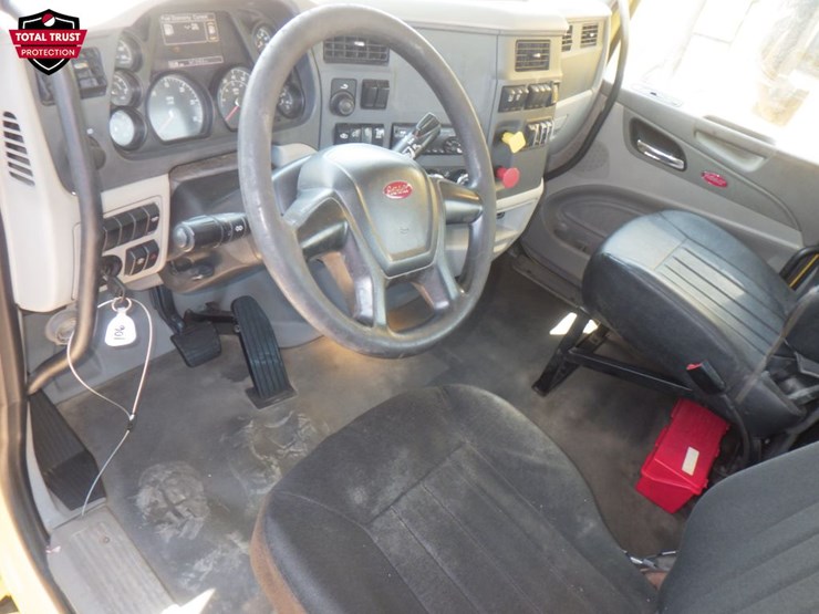 2020-peterbilt-579-image-15
