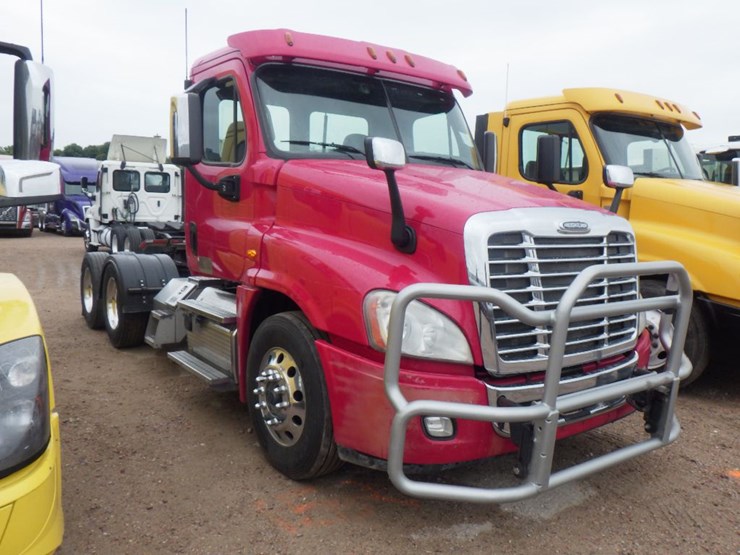 2017-freightliner-cascadia-125-image-3