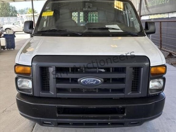 2013-ford-cargo-image-3