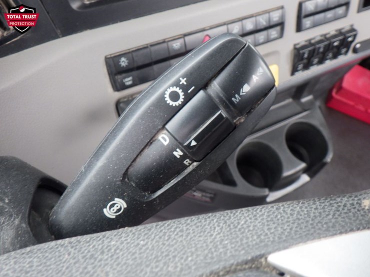 2019-freightliner-cascadia-116-image-16