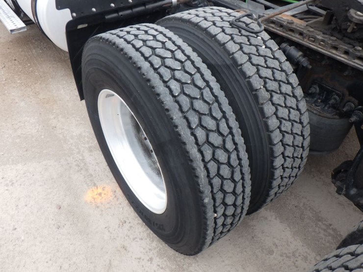 2018-freightliner-cascadia-125-image-13