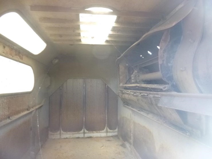 2016-freightliner-m2-106-image-19