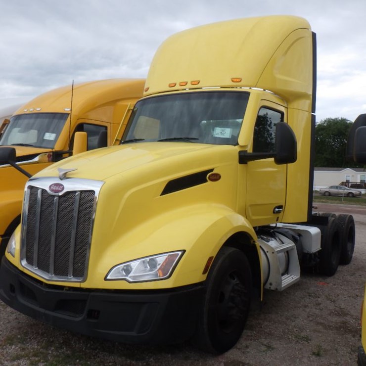 2023 PETERBILT 579