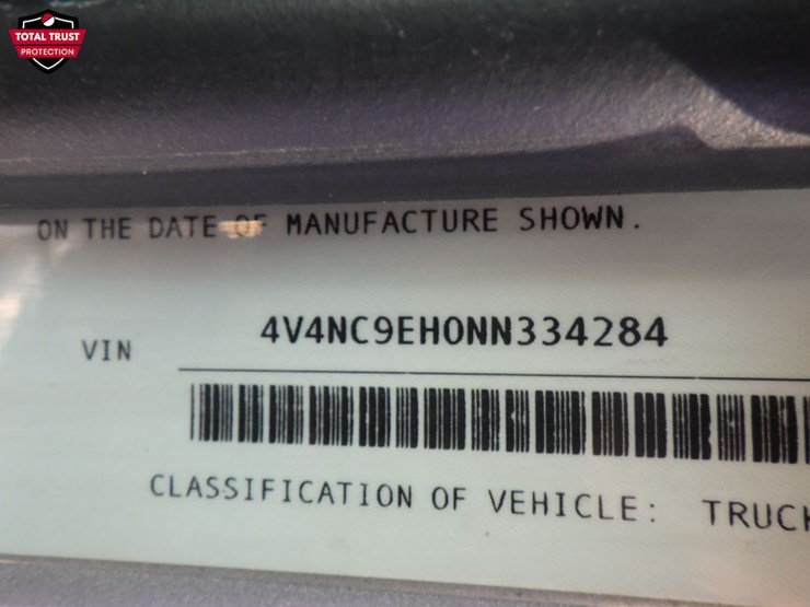 2022-volvo-vnl860-image-19