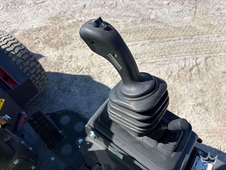 2024-case-sl12-mini-articulated-wheel-loader-image-24