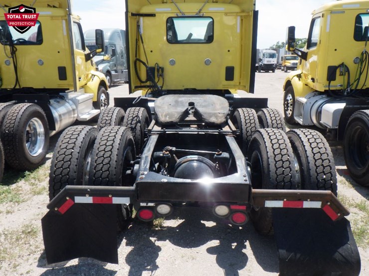 2020-peterbilt-579-image-8