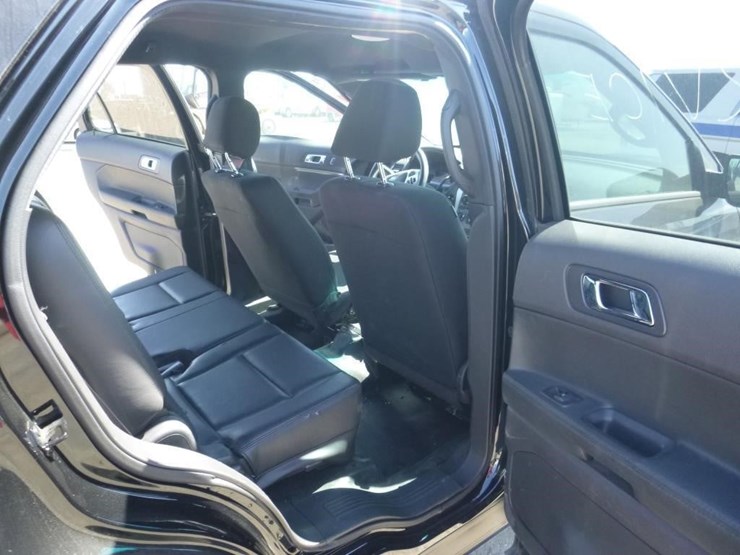2015-ford-explorer-image-8