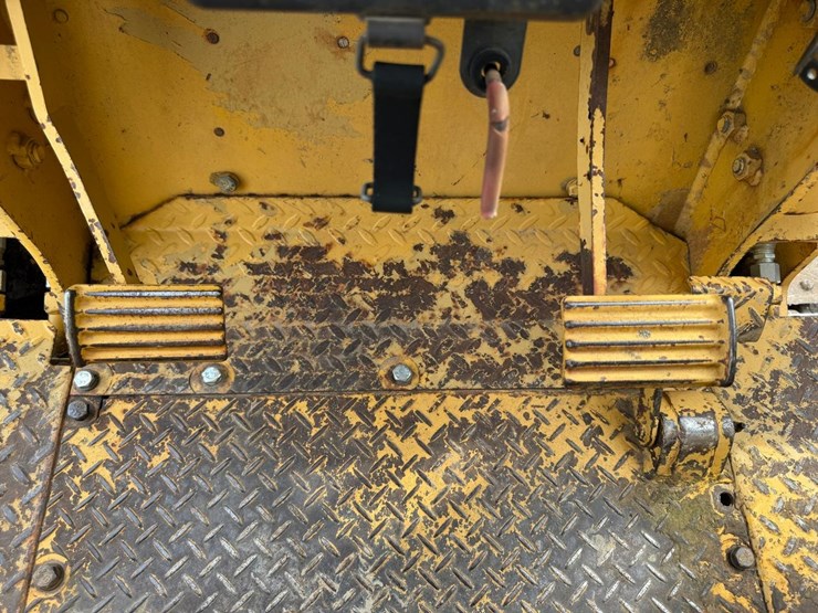 komatsu-d37e-2-image-25