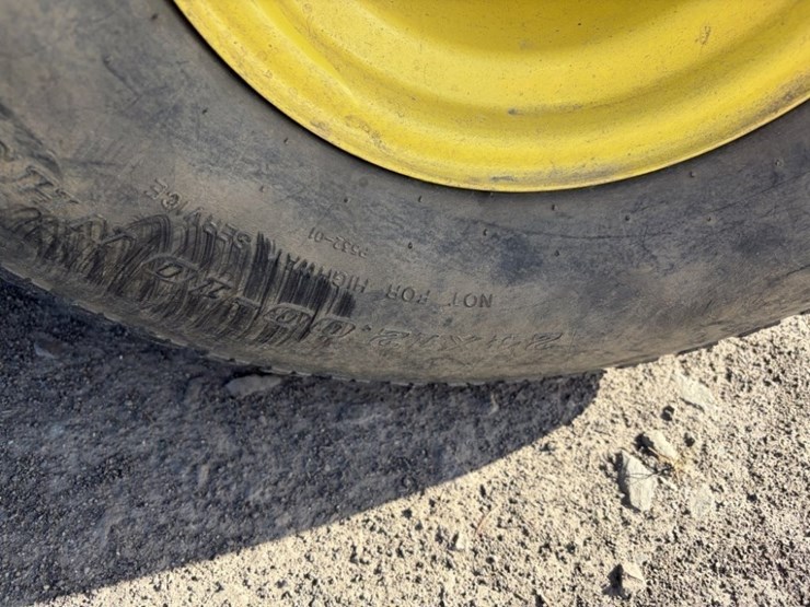 2016-john-deere-tx-4x2-image-12