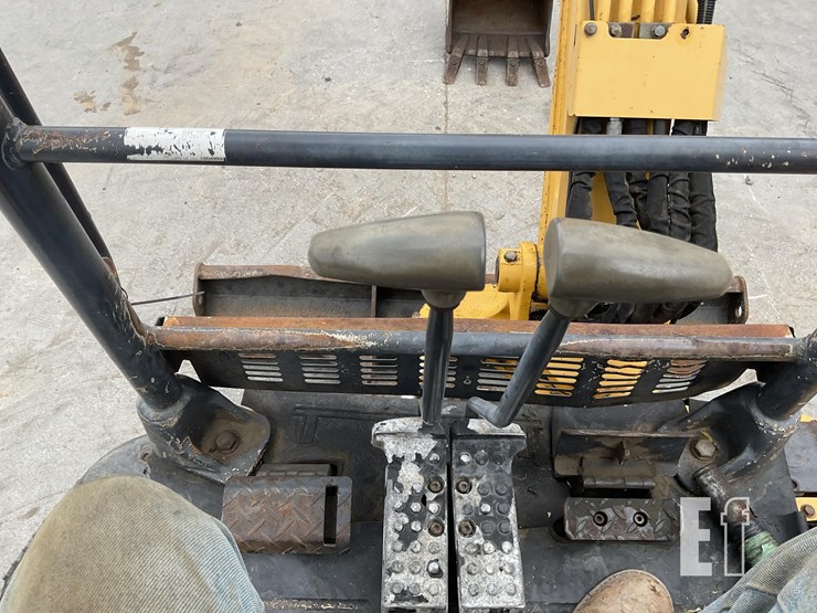 2005-deere-27c-image-15