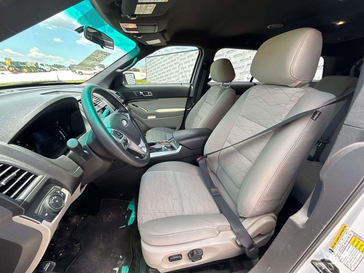 2014-ford-explorer-image-13