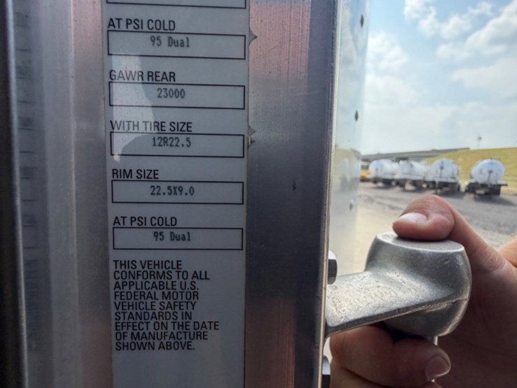 2011-kenworth-t800-image-20