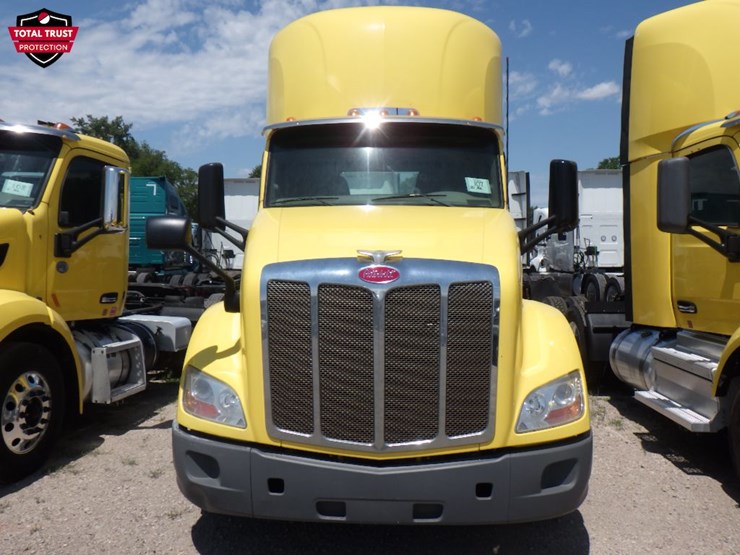 2020-peterbilt-579-image-2