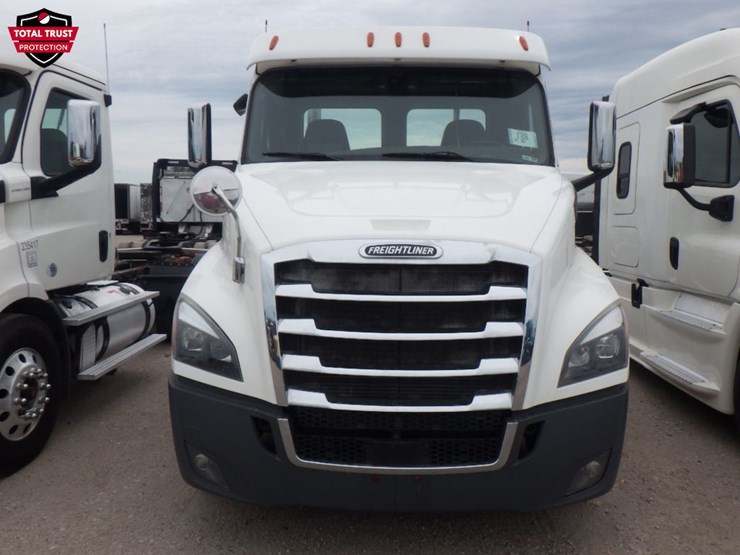 2019-freightliner-cascadia-116-image-2