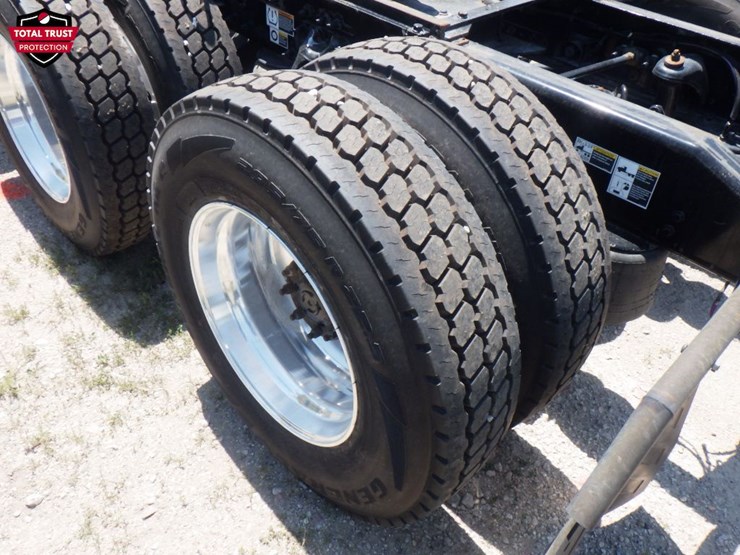 2020-peterbilt-579-image-12