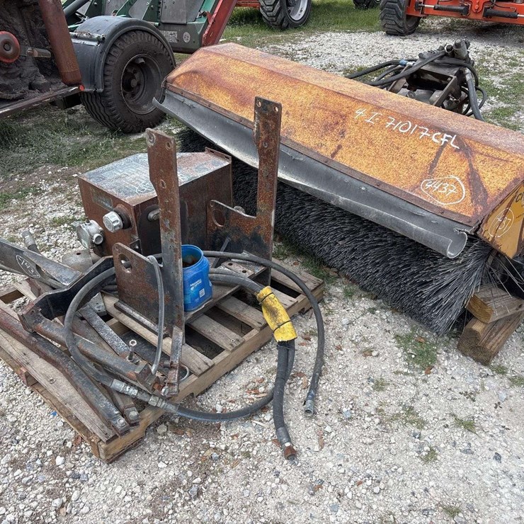 84in. Smith Challenger Hydraulic Rotary Broom Tractor Attachment
