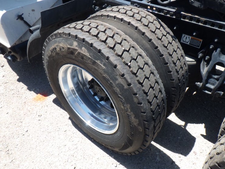 2021-peterbilt-579-image-13