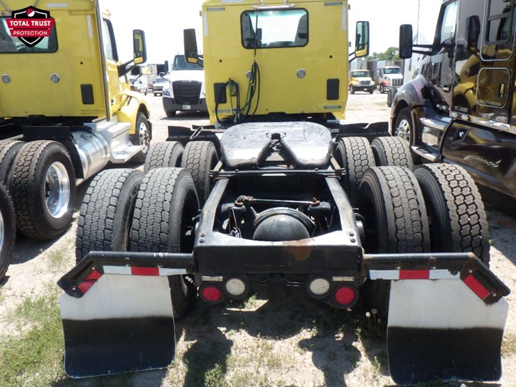2020-peterbilt-579-image-8