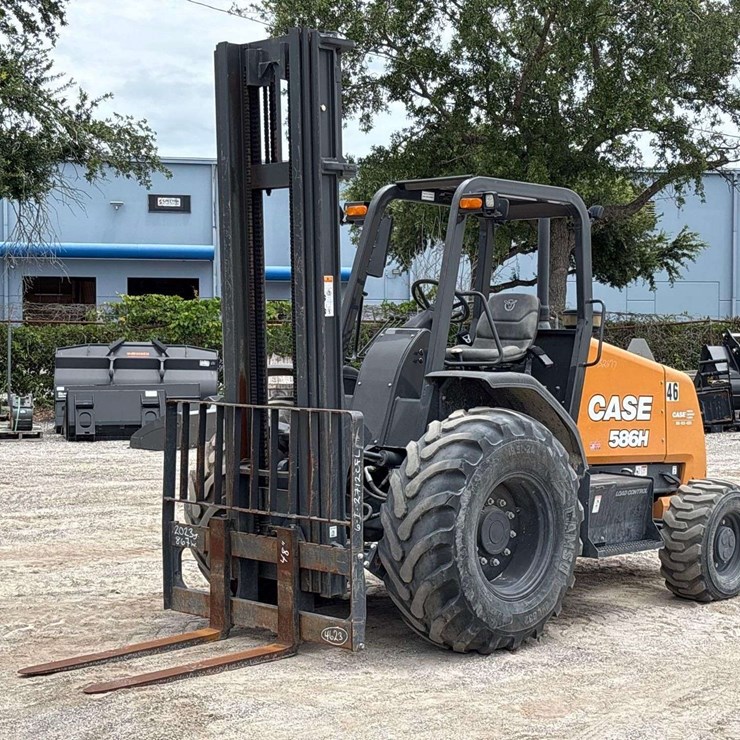 2023 CASE 586H