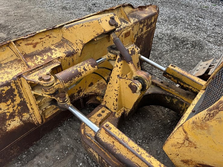 komatsu-d37e-2-image-11