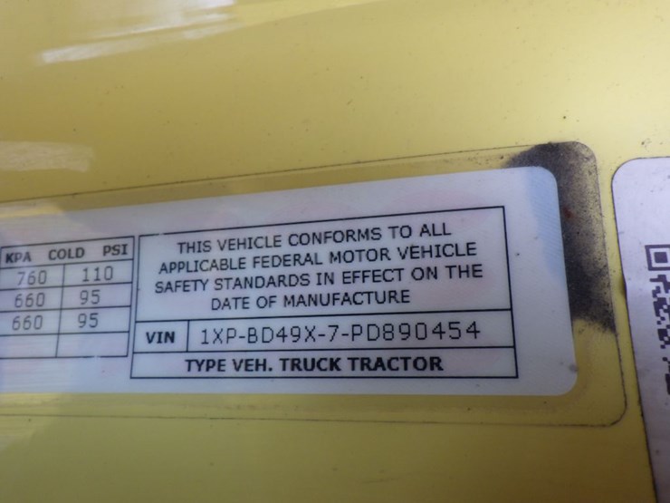 2023-peterbilt-579-image-18