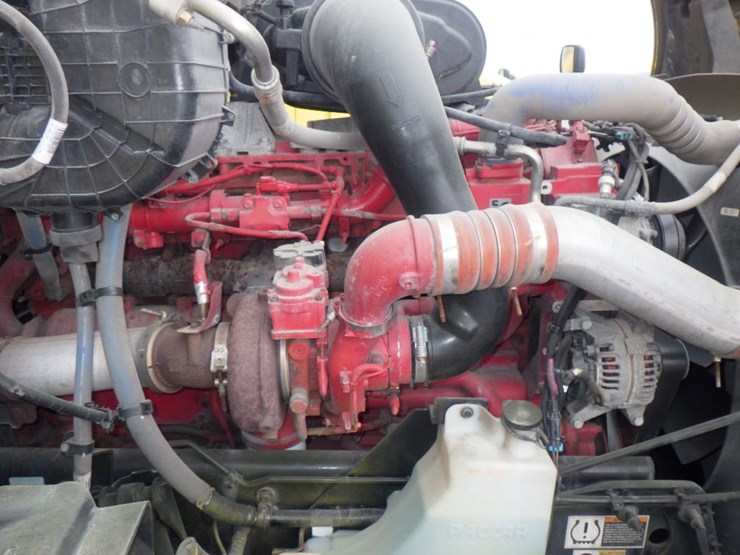 2023-peterbilt-579-image-22