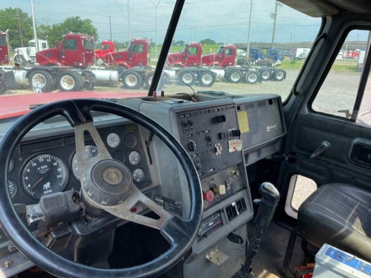 1999-mack-ch613-image-11