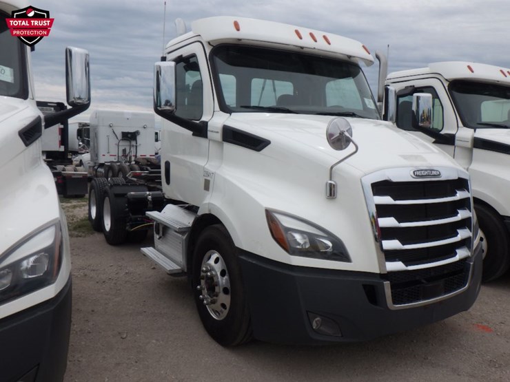 2019-freightliner-cascadia-116-image-3