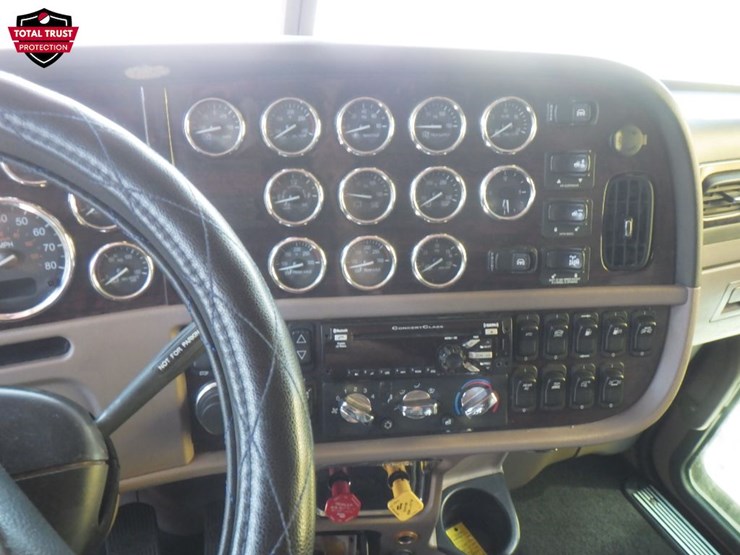 2021-peterbilt-389-image-18