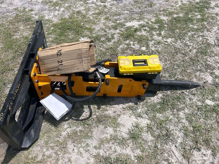 hydraulic-breaker-skid-steer-attachment-image-7