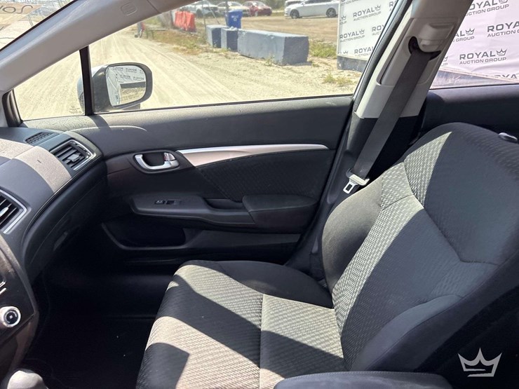 2015-honda-civic-sedan-image-17