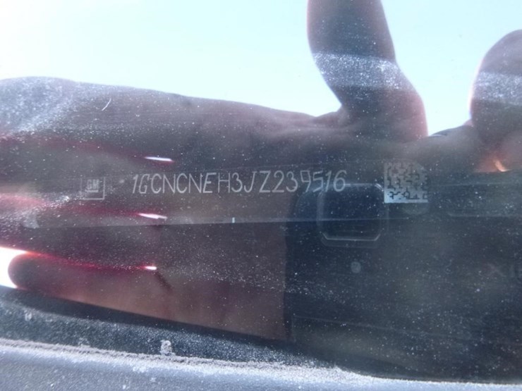 2018-chevrolet-1500-image-13
