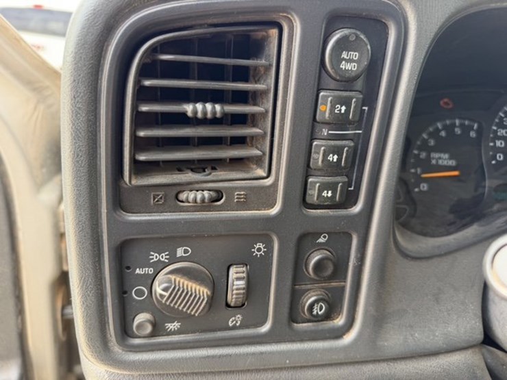 2003-gmc-sierra-1500-image-12