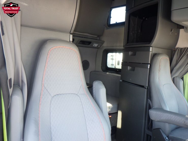 2023-volvo-vnl860-image-4