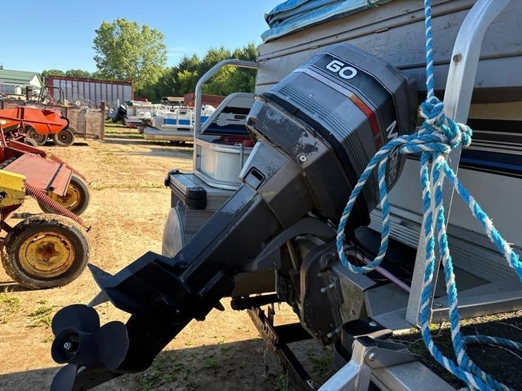 sun-tracker-21dl-pontoon-boat-image-9