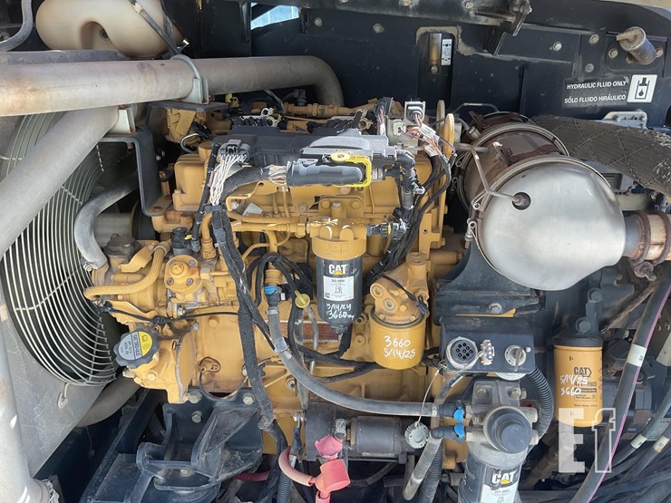 2014-caterpillar-tl943c-image-16