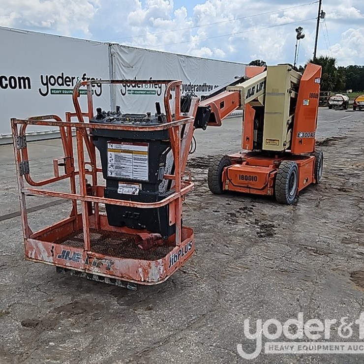 2016 JLG E300AJP