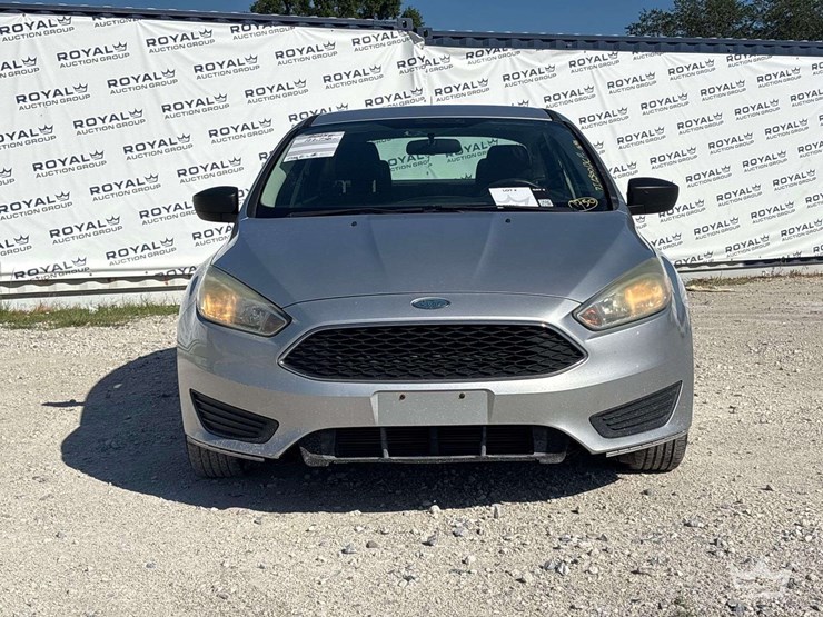 2015-ford-focus-sedan-image-23
