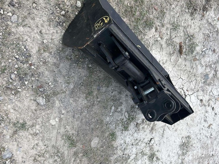 2025-32in.-tilting-bucket-mini-excavator-attachment-image-5