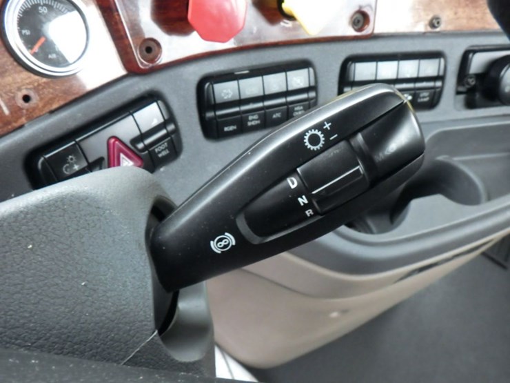 2017-freightliner-cascadia-125-image-18