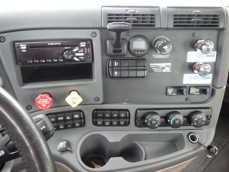 2018-freightliner-cascadia-125-image-18