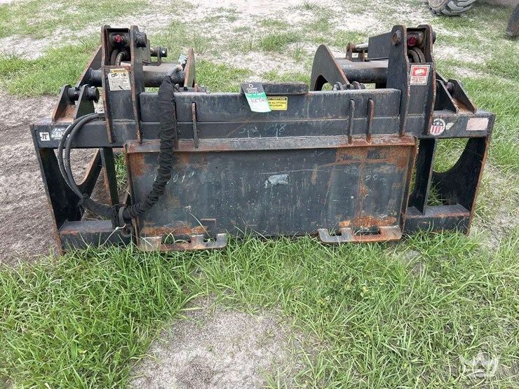 blue-diamond-72in-dual-cylinder-hydraulic-grapple-skid-steer-attachment-image-5