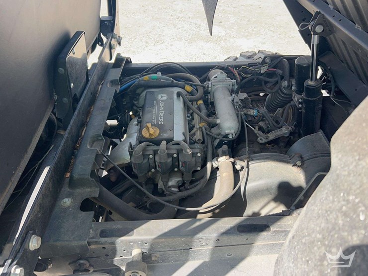 2019-john-deere-gator-image-7