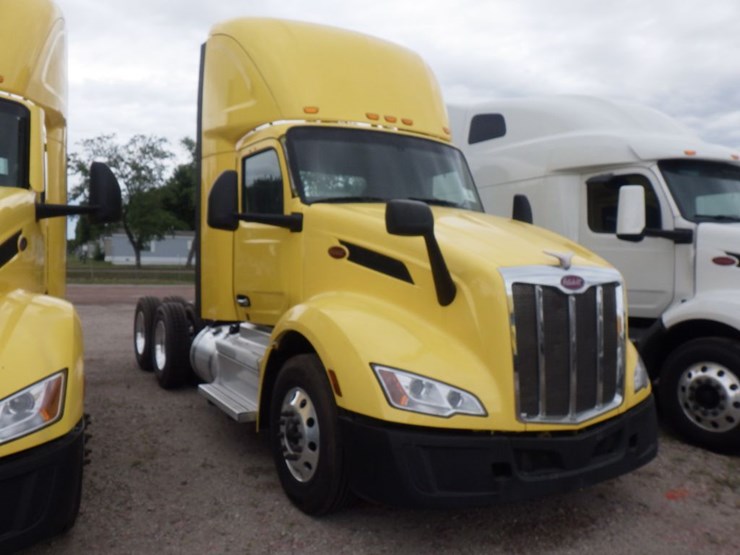 2023-peterbilt-579-image-3