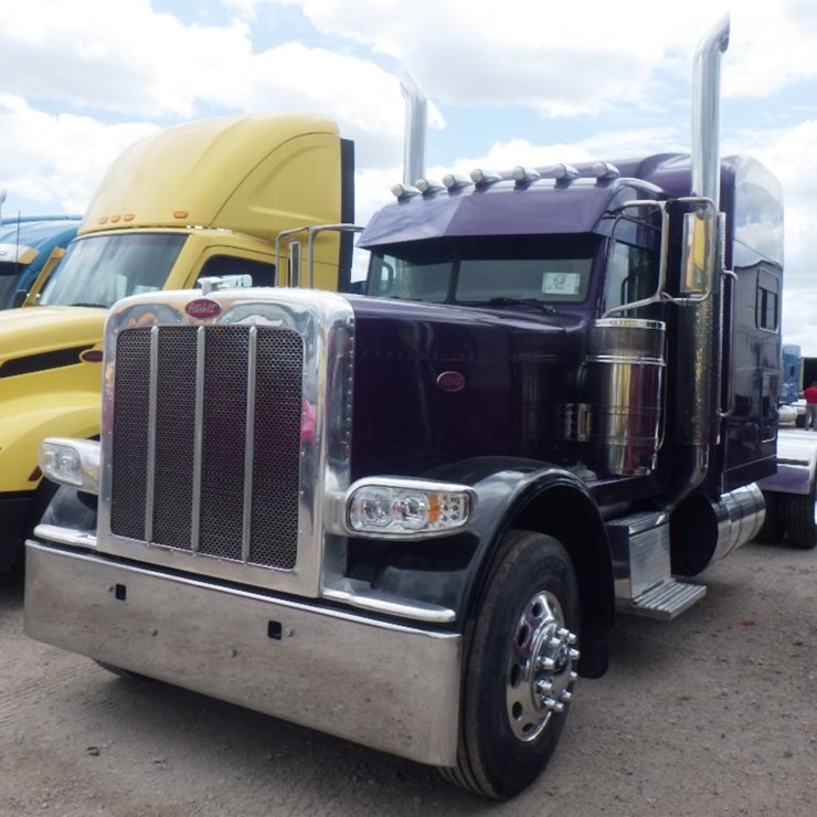 2022 PETERBILT 389