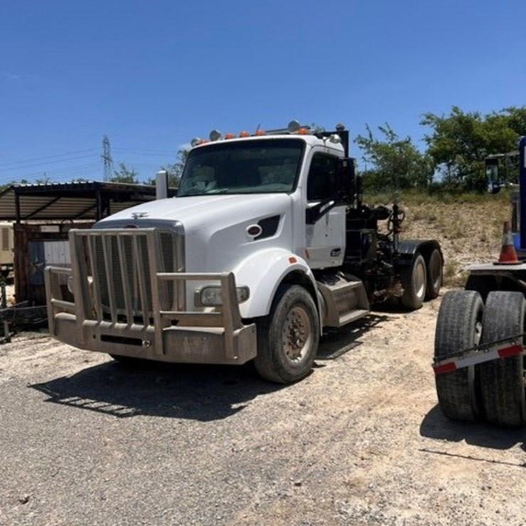 2015 PETERBILT 567