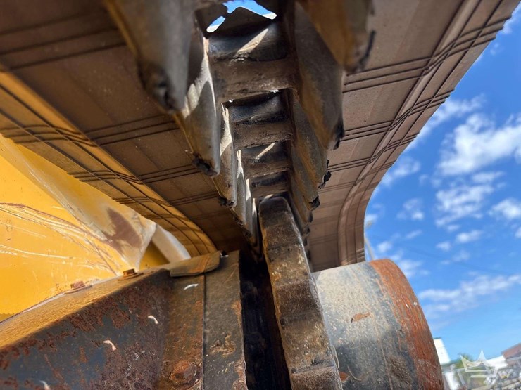 2020-deere-325g-image-32