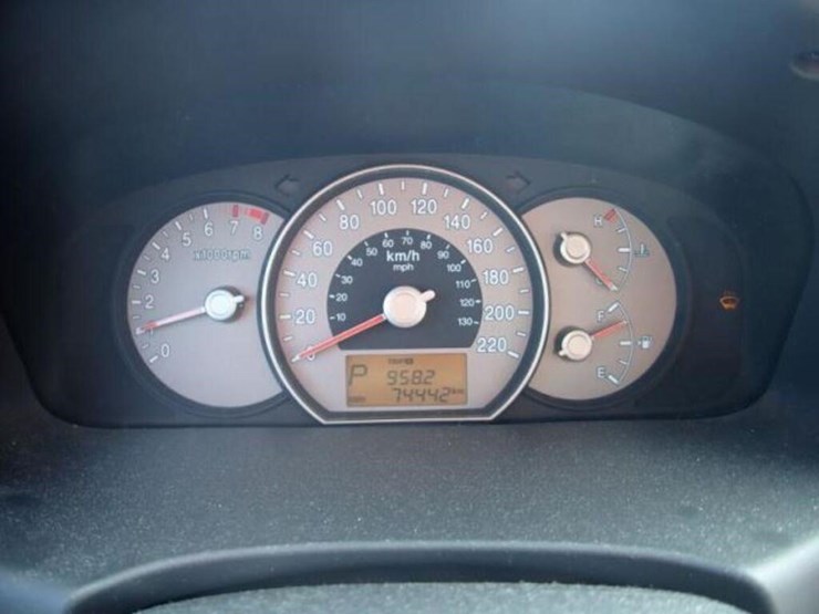 2007-kia-rondo-ex-sport-utility-vehicle-knafg52667-image-11