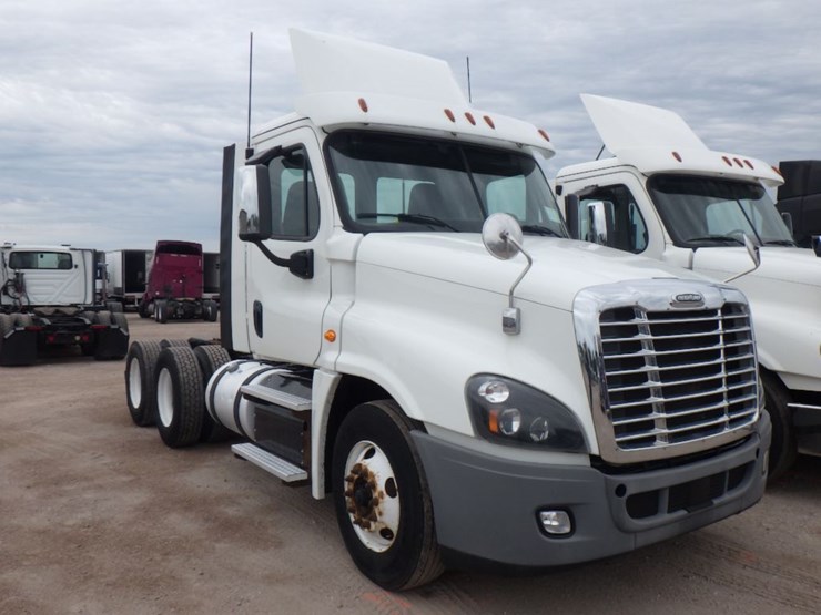 2018-freightliner-cascadia-125-image-3